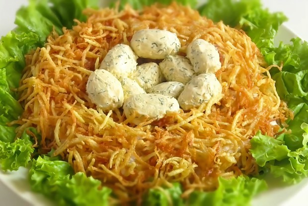 Салат с курицей «Гнездо глухаря»