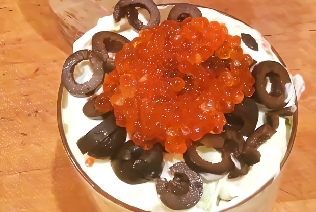 Салат с курицей и кальмаром