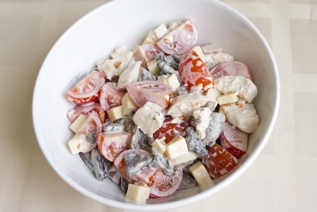 Салат с куриной грудкой и языком «Копченый Ральф»