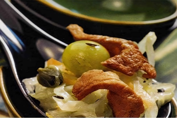 Салат с квашеной капустой и свининой