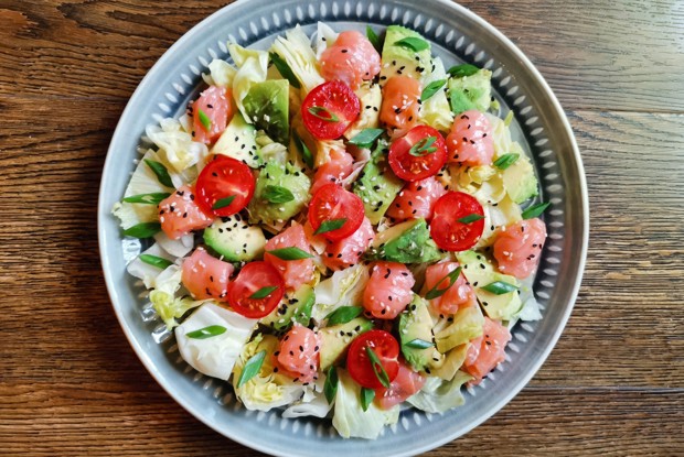 Салат с лососем