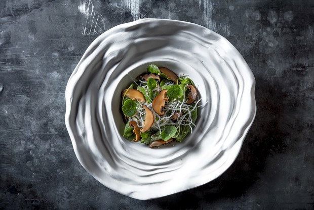 Салат с маринованными грибами шиитаке