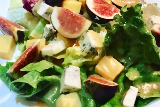 Салат с медово-горчичным дрессингом