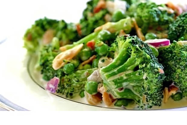 Салат с мидиями, брокколи и стручковой фасолью