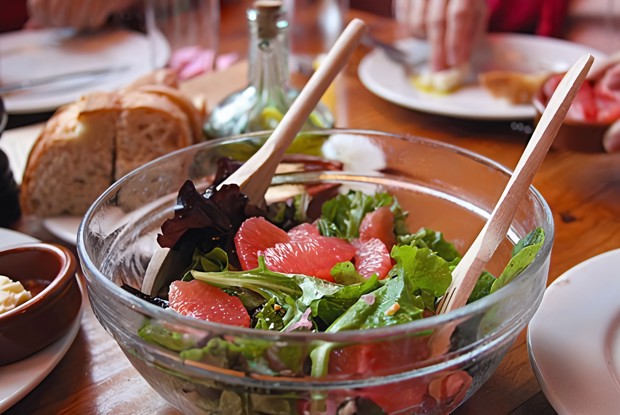 Салат с мятно-цитрусовой заправкой