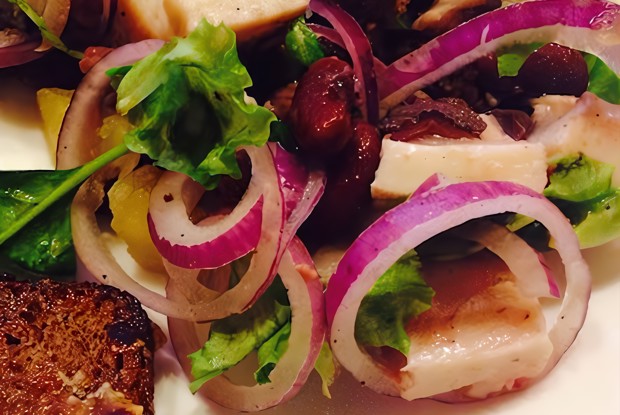 Салат с осьминогом и картофелем