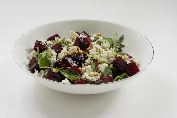 Салат с печеной свеклой и фетой