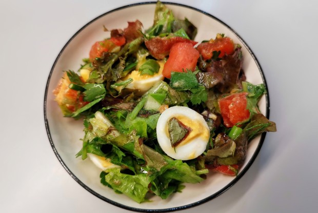 Салат с перепелиными яйцами