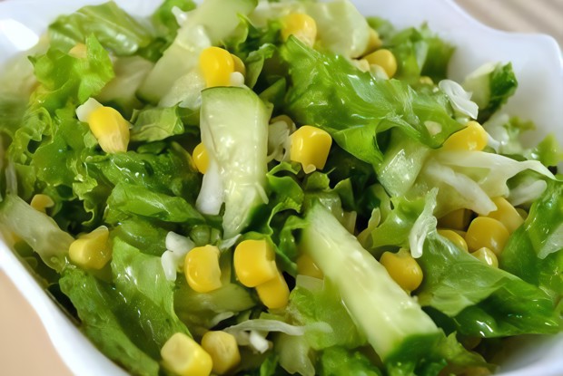 Салат с сельдереем и оливками