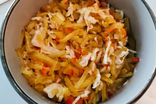 Салат с солеными огурцами