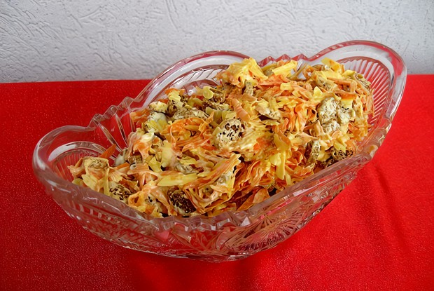 Салат с сухариками и морковью по-корейски