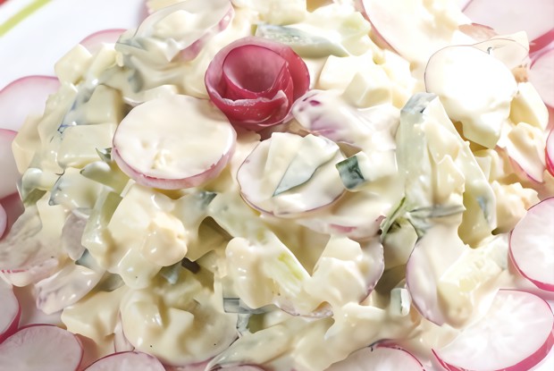 Салат с сыром и зеленью