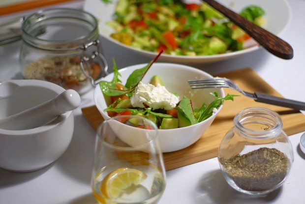 Салат с сыром «Каймак» и авокадо