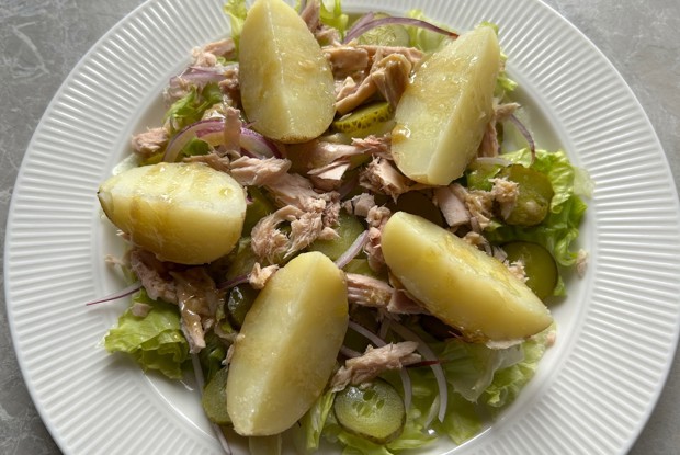Салат с тунцом и молодым картофелем