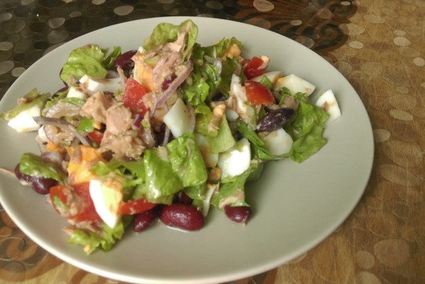 Салат с тунцом «по-домашнему»