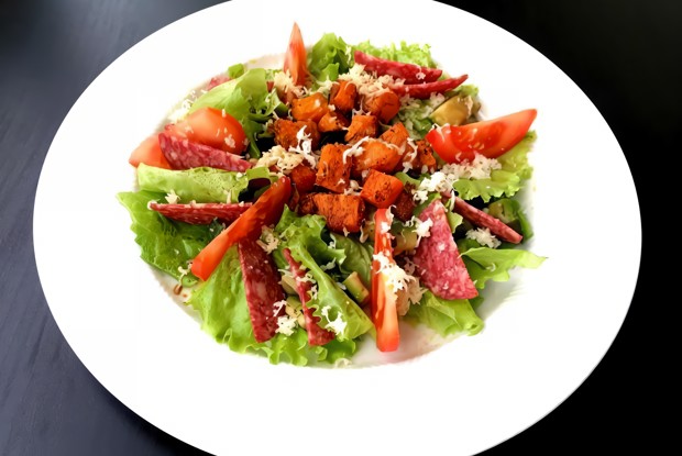 Салат с тыквой карри, сыром и бальзамическим уксусом