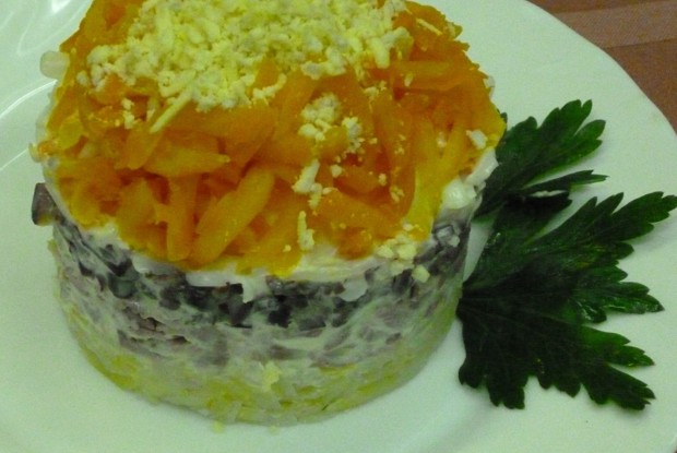 Салат с утиной грудкой и груздями