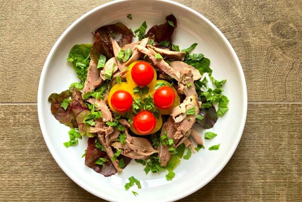 Салат с уткой с тимьяном