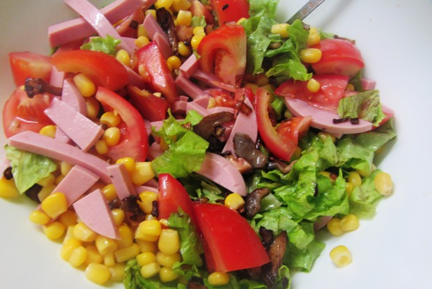 Салат с ветчиной и грибами