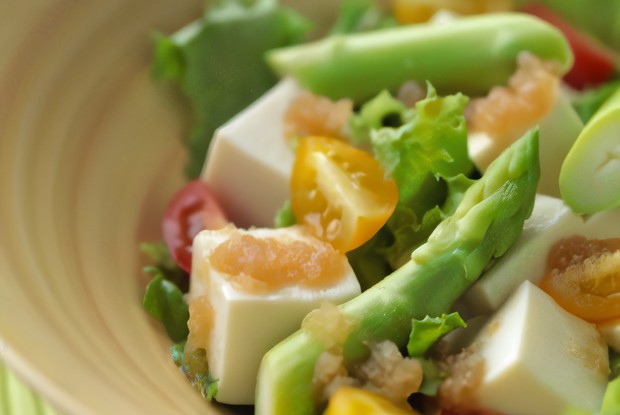 Салат со спаржей, ветчиной и майонезом