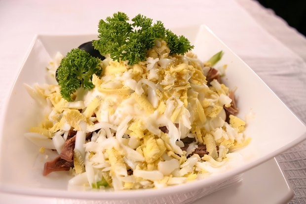 Салат со свининой и говяжьим языком «Мужской каприз»