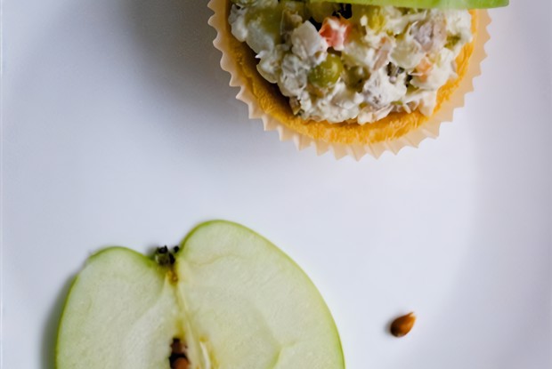 Салат «Столичный» с апельсинами и яблоками