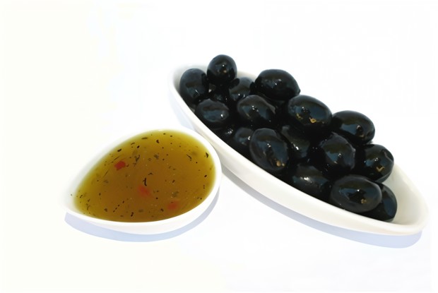 Салатная заправка из кумина, лимонного сока и кайенского перца