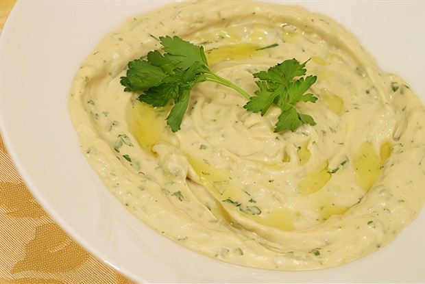 Салатная заправка из тахини с лимонным соком