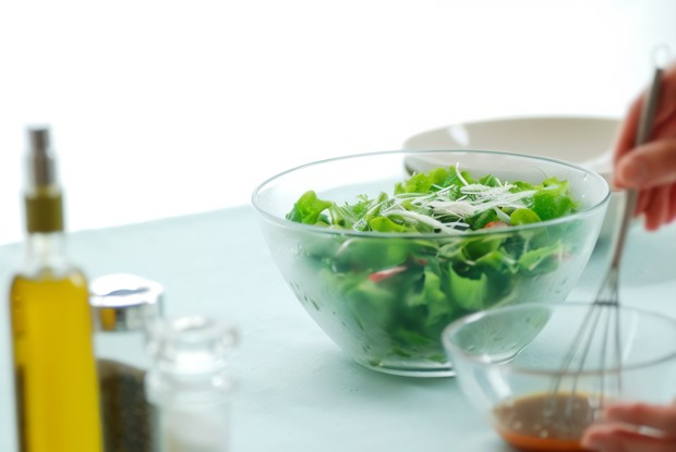 Салатная заправка из уксуса и растительного масла