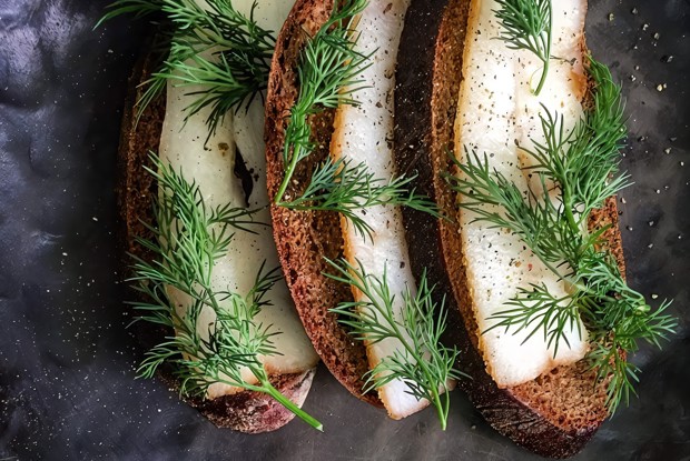 Сало с чесноком и укропом