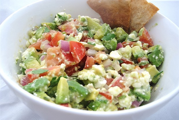 Сальса с авокадо и сыром фета