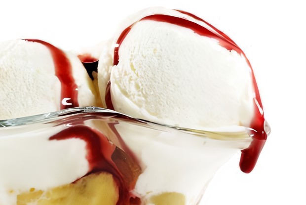 Санди с манго и малиновым соусом