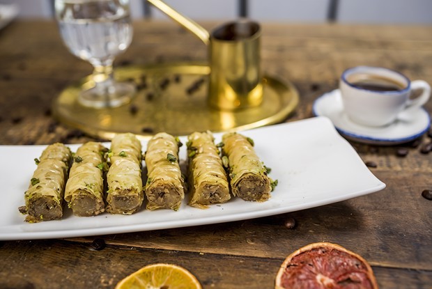 Сарагли-ролл из пахлавы