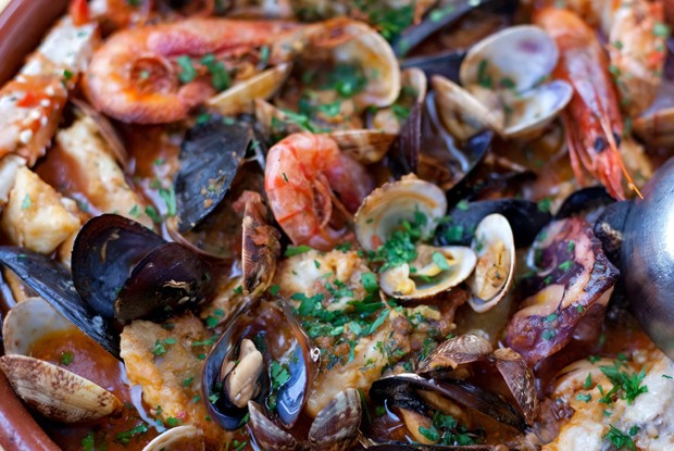 Сарсуэла из рыбы и морепродуктов