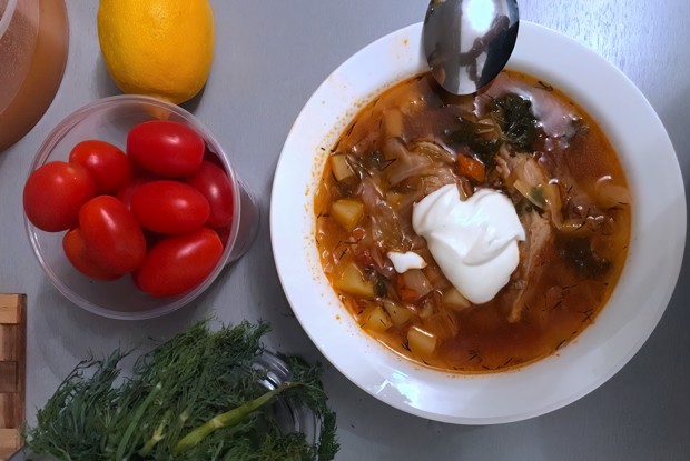 Щи на свиных ребрышках