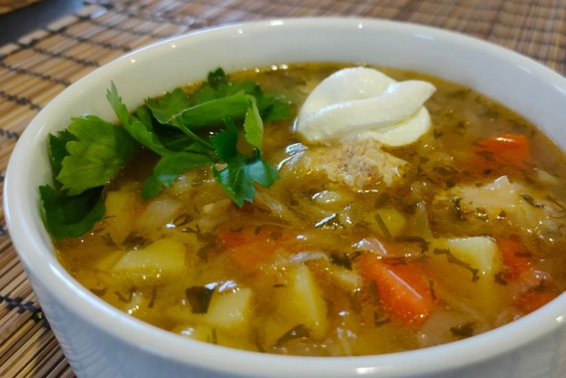 Щи с фрикадельками