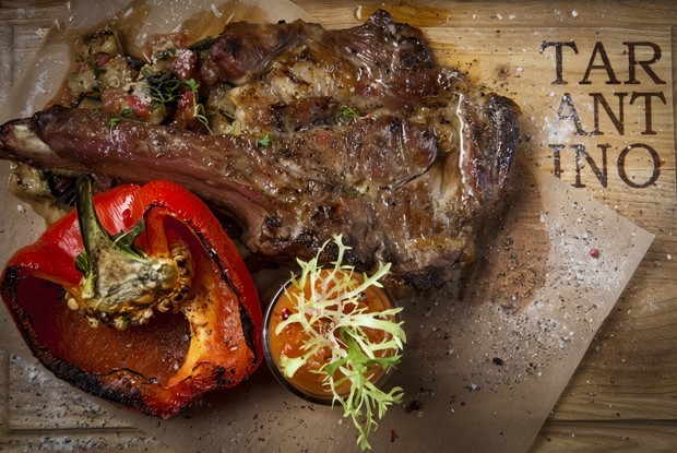 Седьмое ребро молочного теленка с печеными овощами и домашней аджикой