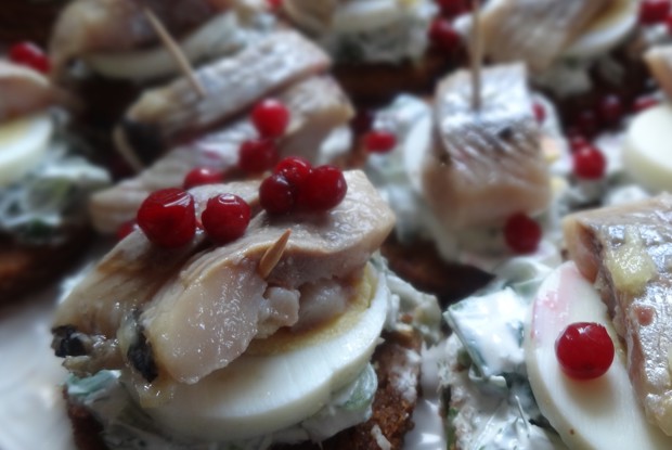 Сельдь, маринованная в винном соусе, по-исландски