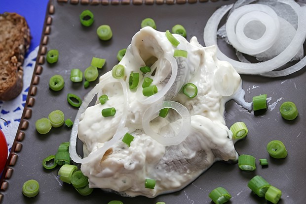 Сельдь в сметанном соусе