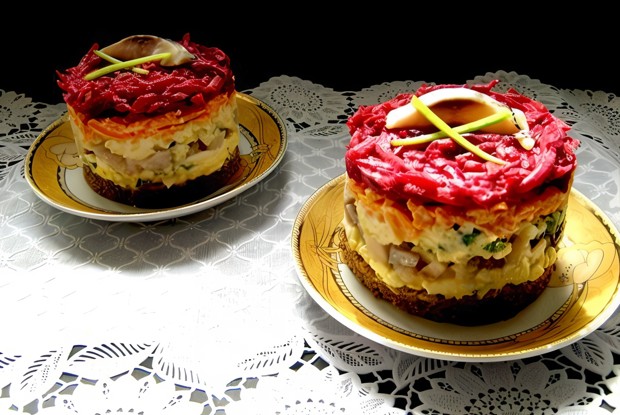 Селедка под шубой на бородинском хлебе