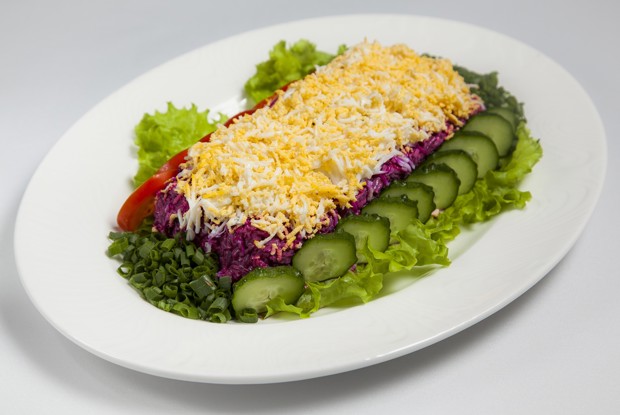 Селедка под шубой с яблоками