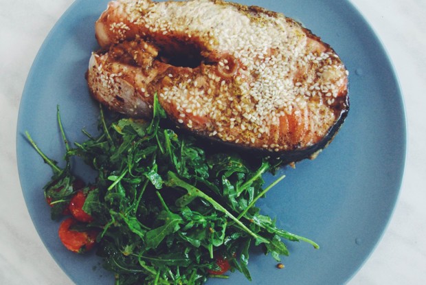 Семга с кунжутом