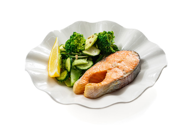 Семга в аэрогриле с зеленым салатом