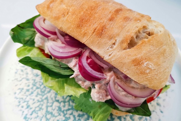 Сэндвич с тунцом