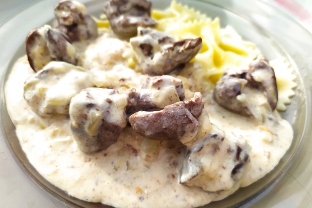 Сердце индейки в сырном соусе