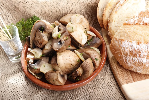 Шампиньоны по-гречески