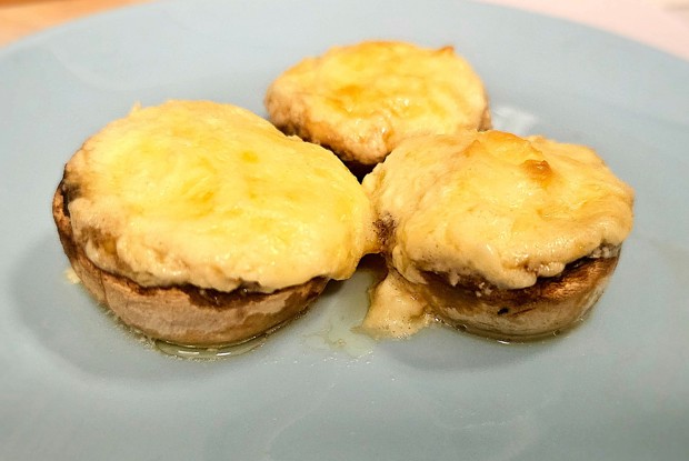 Шампиньоны в духовке с тунцом