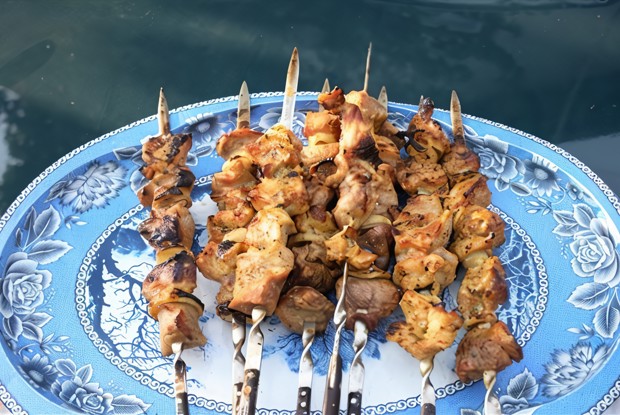 Шашлык барра-кебаб с салатом