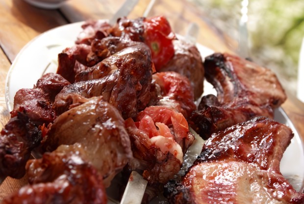 Шашлык из свинины со сливами