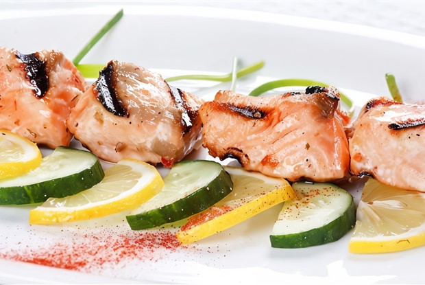 Шашлыки из лосося в укропно-горчичной глазури